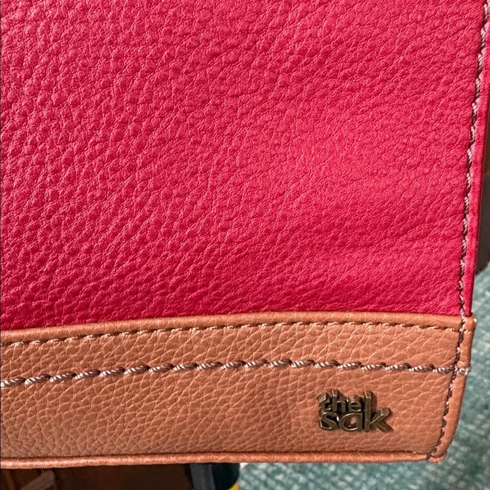 The SAK crossbody bag wristlet clutch. Pebbled Leather red/brown brass HW NWOT